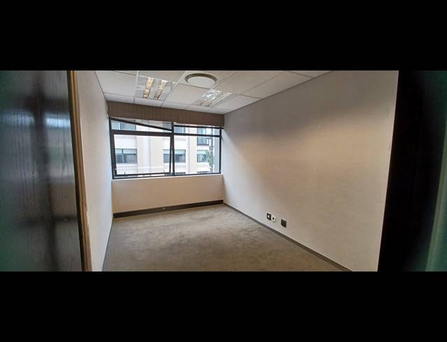 403M² OFFICE TO LET IN SANDHURST